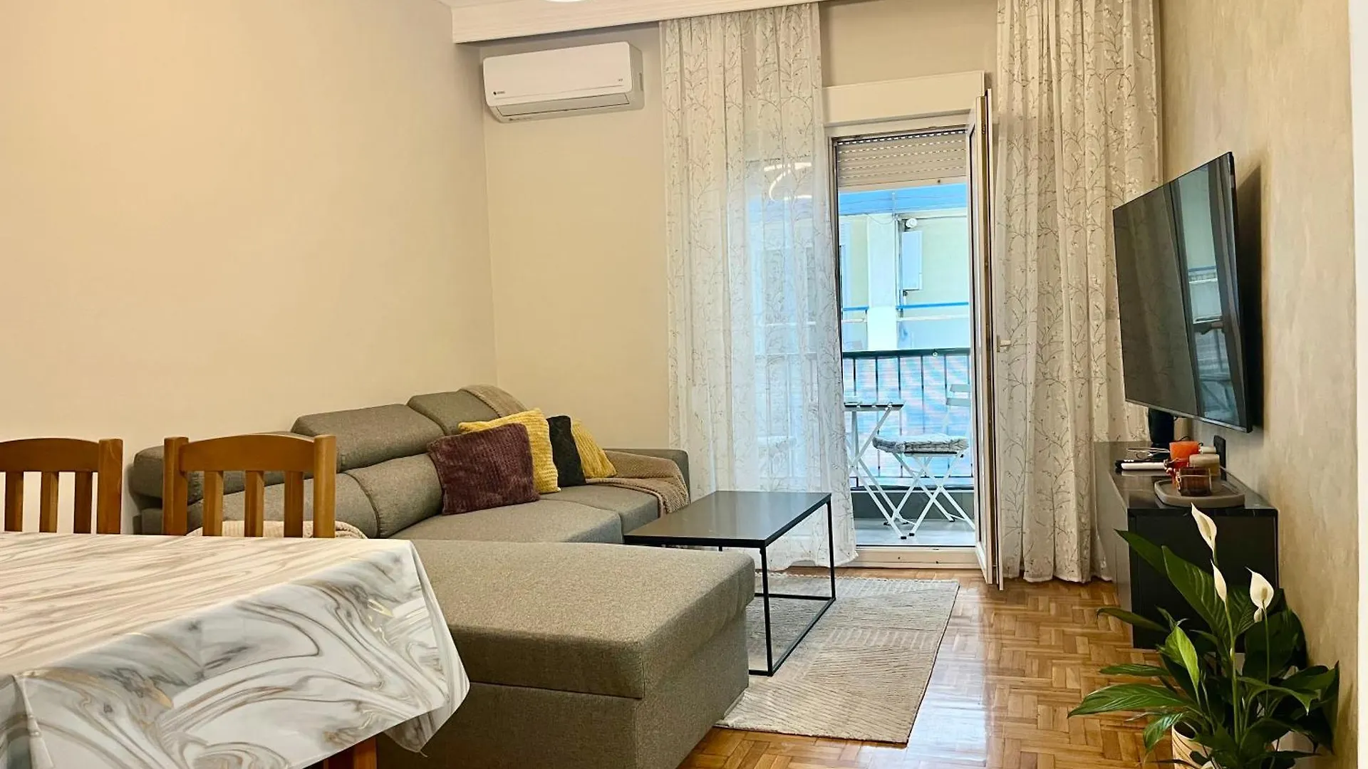 Condo In Thessaloniki 0*,